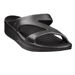 Brand New Women’s Telic Recovery Sandal
